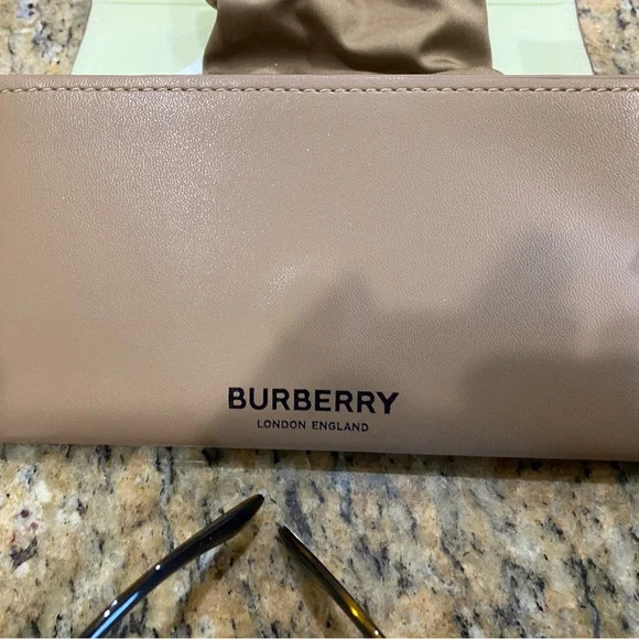 Burberry Tortoiseshell Rectangular Sunglasses with Brown Lenses - Picture 3 of 6